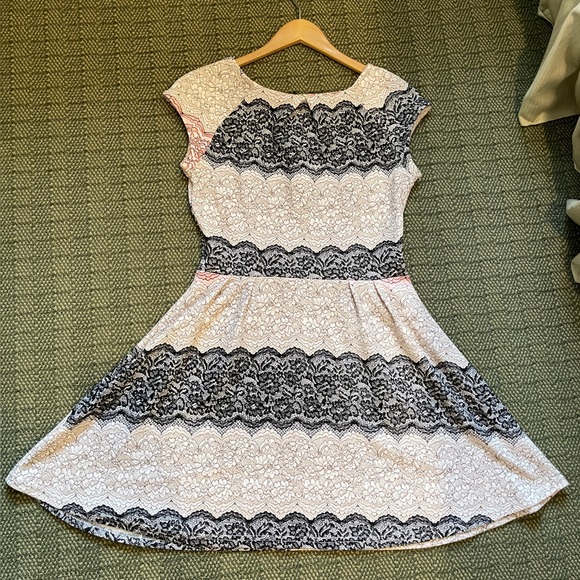 Cap Sleeved Patterned Mini Dress from French Boutique - Picture 1 of 5